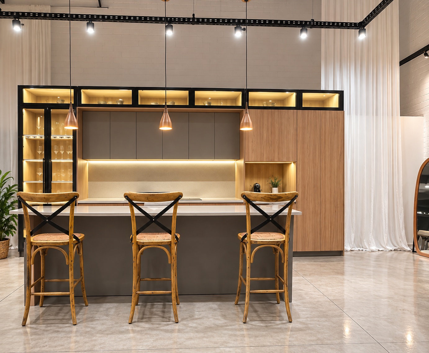 Cocina con muebles a medida exhibida en el showroom
